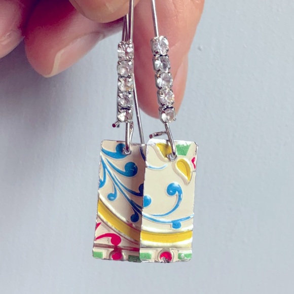 🎉Host Pick🎉 Vintage tin earrings - Picture 2 of 11